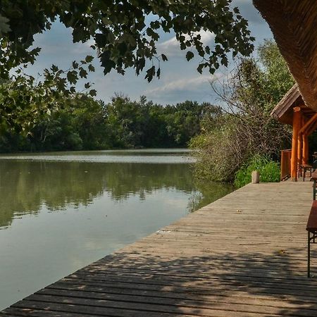 Antal-Tavi Fogado Es Horgaszparadicsom زينتيس المظهر الخارجي الصورة